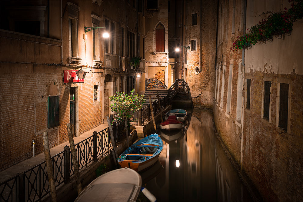 Обои для рабочего стола Улочка Venice / Венеции в ночное время, by StevenDavisPhoto