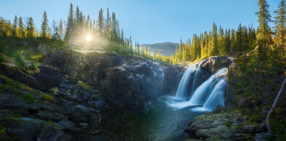 Обои для рабочего стола Водопад на Rjukandefossen, Hemsedal, Norway / Rjukandefossen, Хемседал, Норвегия, фотограф Ole Henrik Skjelstad