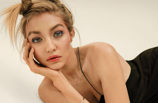 Обои на рабочий стол Американская модель и телеведущая Gigi Hadid / Джиджи Хадид, фотограф Inez & Vinoodh