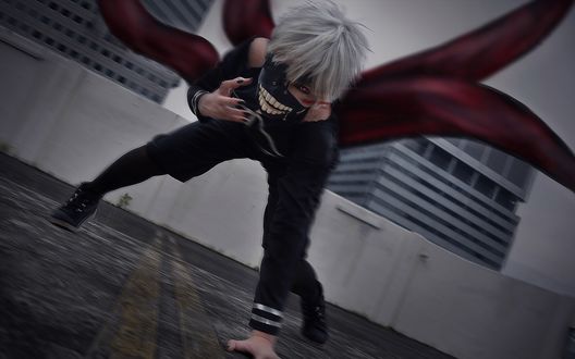 Обои на рабочий стол Косплей Ken Kaneki / Кен Канеки из аниме Tokyo Ghoul / Токийский Гуль