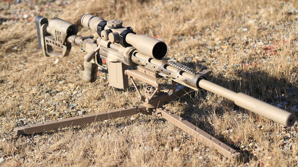 Обои на рабочий стол Снайперская винтовка CheyTac M200 в пустынной окраске