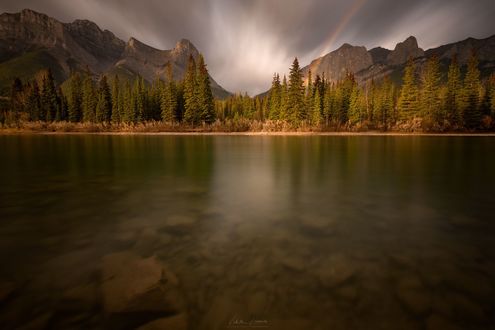 Обои на рабочий стол Утро в Canmore, Alberta / Canmore, провинция Альберта с радугой над горами, фотограф Viktoria Haack