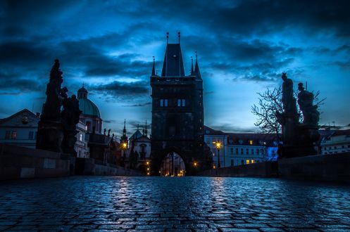 Обои на рабочий стол Praha / Прага - столица Чехии, вид на мост и дома
