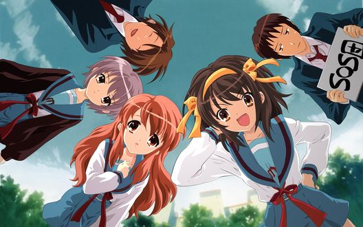 Обои на рабочий стол Бригада SOS: Юки Нагато / Nagato Yuki, Ицки Коидзуми / Koizumi Itsuki, Кен / Kyon, Харухи Судзумия / Suzumiya Haruhi и Микуру Асахина / Asahina Mikuru, персонажи аниме и манги Меланхолия Харухи Судзумии / The Melancholy of Haruhi Suzumiya / Suzumiya Haruhi no Yuuutsu со свойственными каждому из них эмоциями смотрят сверху на нас (SOS)