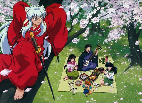 Обои на рабочий стол Инуяша / InuYasha сидит на цветушей сакуре, рядом с которой друзья устроили пикник, из аниме InuYasha / Пес демон-хранитель