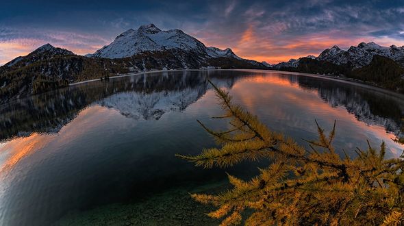 Обои на рабочий стол Восход солнца на озере Sils, Engadin Valley, Switzerland / Sils, Энгадин долине, Швейцария, фотограф Roland Sax