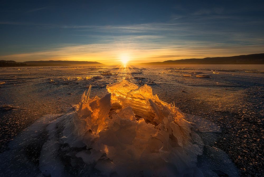 Обои для рабочего стола Лед в солнечных лучах, фотограф Ole Henrik Skjelstad