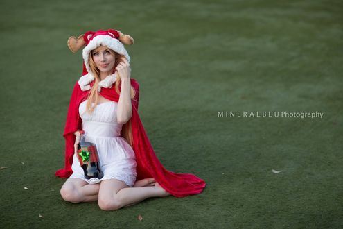 Обои на рабочий стол Девушка в новогоднем наряде, by MeganCoffey