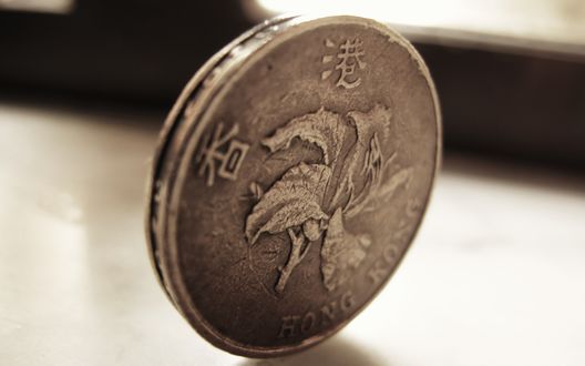Обои на рабочий стол Китайская монета с изображение ириса, Hong Kong, China