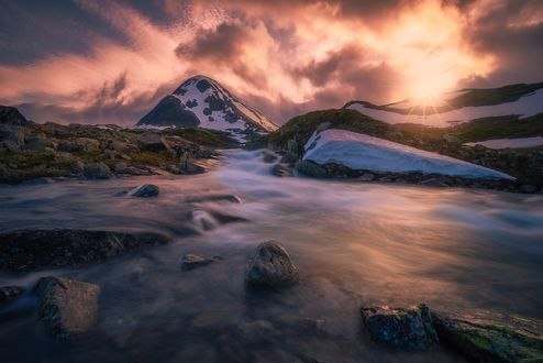 Обои на рабочий стол Несколько мгновений фантастического света в Tyinheimen, Norway / Норвегия, фотограф Ole Henrik Skjelstad