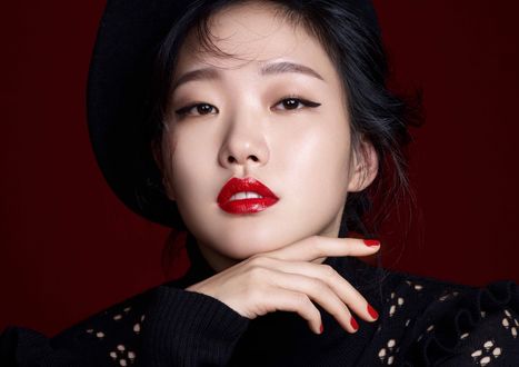 Обои на рабочий стол Южнокорейская актриса Kim Go Eun / Ким Го Ын, Фотосессия для журнала Cosmopolitan