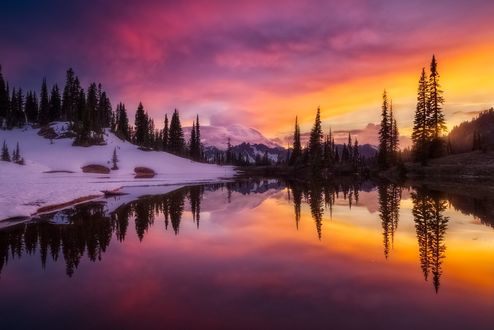 Обои на рабочий стол Закат над горами Rainier / Рейнир, фотограф Doug Shearer