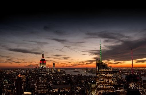Обои на рабочий стол Панорама Нью-Йорк / New York, США / USA на фоне неба на закате