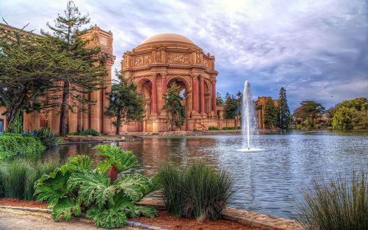 Обои на рабочий стол Фонтан возле Дворца изящных искусств / Palace of Fine Arts в Сан-Франциско, Калифорния, США / San Francisco, California, USA