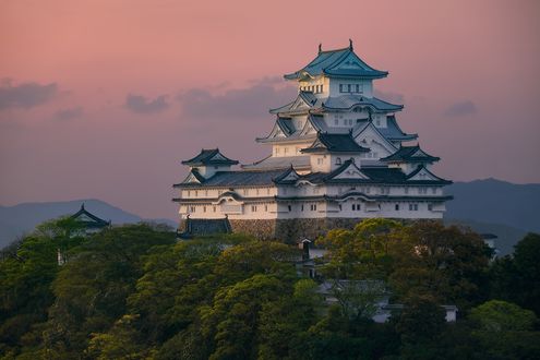 Обои на рабочий стол Himeji castle / замок Химэдзи / замок Белой Цапли, Hyogo Prefecture, Japan / Япония, вечер, лето