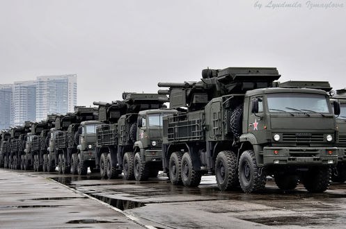 Обои на рабочий стол Военные камазы идут на парад победы 9 мая в Москве, by Людмила Измайлова