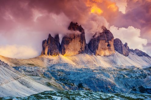Обои на рабочий стол Cima Piccolo, Cima Grande и Cima Ovest, группа из трех пиков в Доломитовых Альпах, национальный парк Tre Cime di Lavaredo, Италия