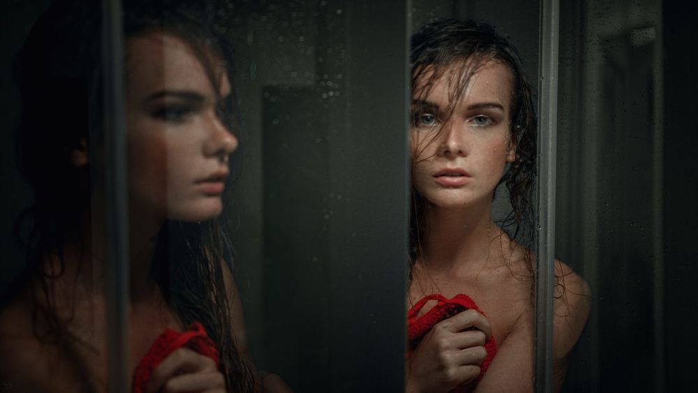 Обои для рабочего стола Модель Ира и ее отражение на стекле, фотограф Георгий Чернядьев