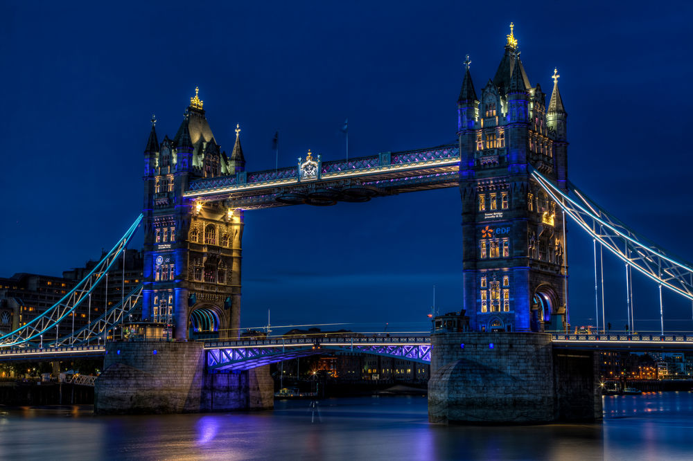 Обои для рабочего стола England, London / Англия, Лондон, вид на Tower bridge / Тауэрский мост ночью с реки Темза / Thames