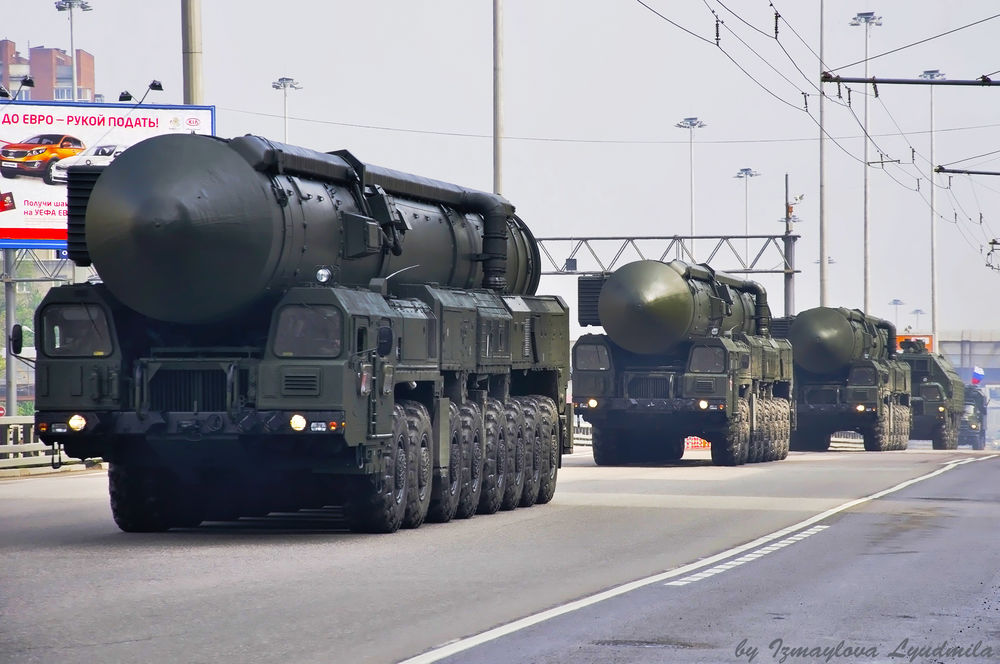 Обои для рабочего стола Ядерные ракеты на параде ко Дню победы 9 мая в Москве, by Людмила Измайлова