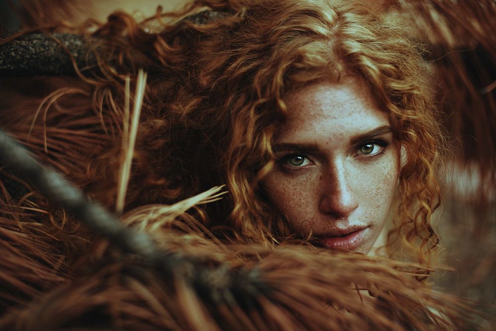 Обои для рабочего стола Рыжеволосая модель Emblu, фотограф Alessio Albi