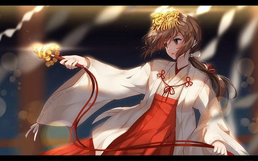 Обои на рабочий стол Мицуха Миямизу / Mitsuha Miyamizu совершает обряд в одежде жрицы из аниме Твое имя / Kimi no Na wa, art by Bisonbison