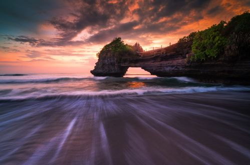 Обои на рабочий стол Действующий индуистский храм Tanah Lot / Танах Лот, фотограф &;lhan Eroglu