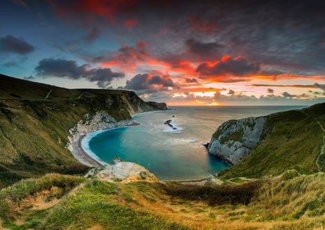 Обои на рабочий стол Восход над заливом, окруженным высокими холмами, by The Narratographer