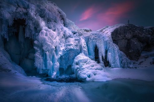 Обои на рабочий стол Замороженный Rjukandefoss, Hemsedal, Norway / Rjukandefoss, Хемседал, Норвегия. Фотограф Ole Henrik Skjelstad