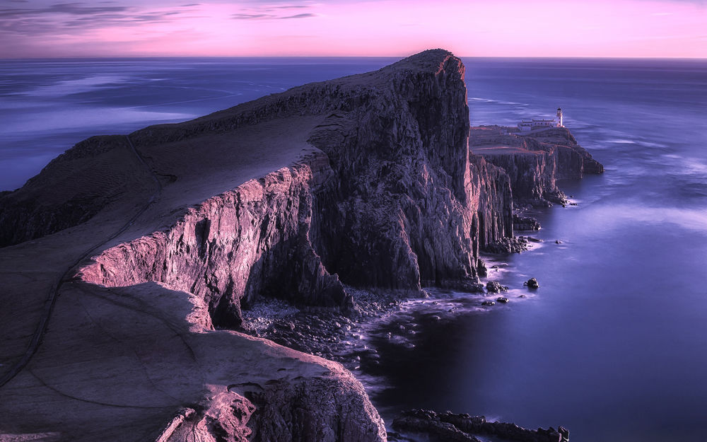 Обои для рабочего стола Маяк на мысе Нист Пойнт / Neist Point на острове Скай / Isle of Skye в Шотландии / Scotland