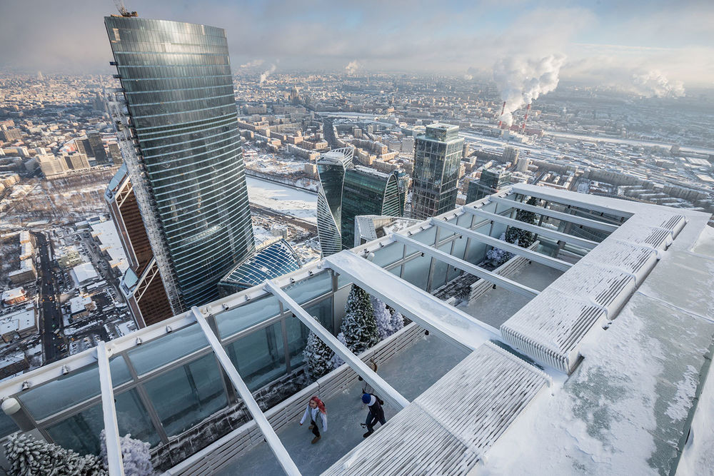 Церковь на фоне москва сити