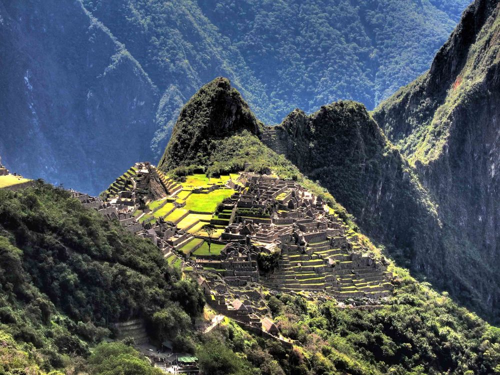 Обои для рабочего стола Горные вершины, поросшие лесом и руины, Machu Pichu, Peru