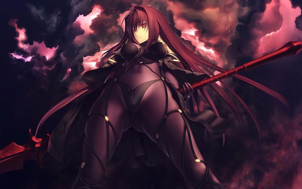 Обои для рабочего стола Lancer / Лансер / Копейщик / Скатах / Sc&;thach / Scathach / Sukasaha из онлайн RPG игры Fate / Grand Order стоит под грозовым небом, держа копье за спиной