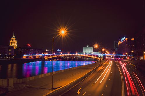 Обои на рабочий стол Набережная, ночная Москва