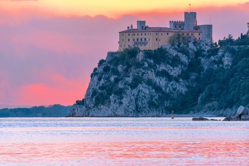 Обои на рабочий стол Duino Castle-замок на побережье Адриатического моря, Italy / Италия