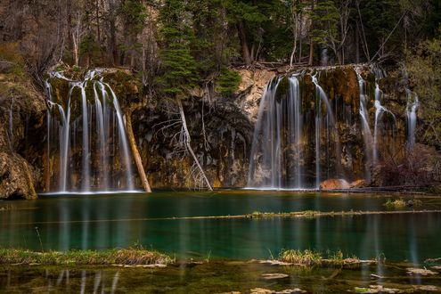 Обои на рабочий стол Озеро с водопадами Glenwood Спрингс, штат Colorado / Колорадо, фотограф Jordan Edgcomb