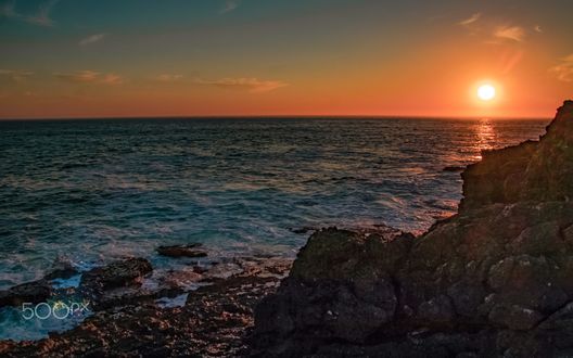 Обои на рабочий стол Закат в бухте Cascais, Portuguese / Кашкайш, Португалия, фотограф Jose Oliveira