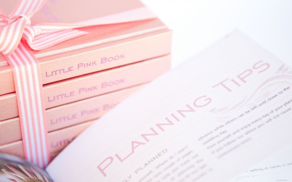 Обои для рабочего стола Симпатичные розовые книги перевязанные ленточкой