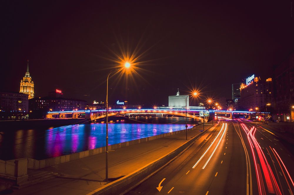 Обои для рабочего стола Набережная, ночная Москва