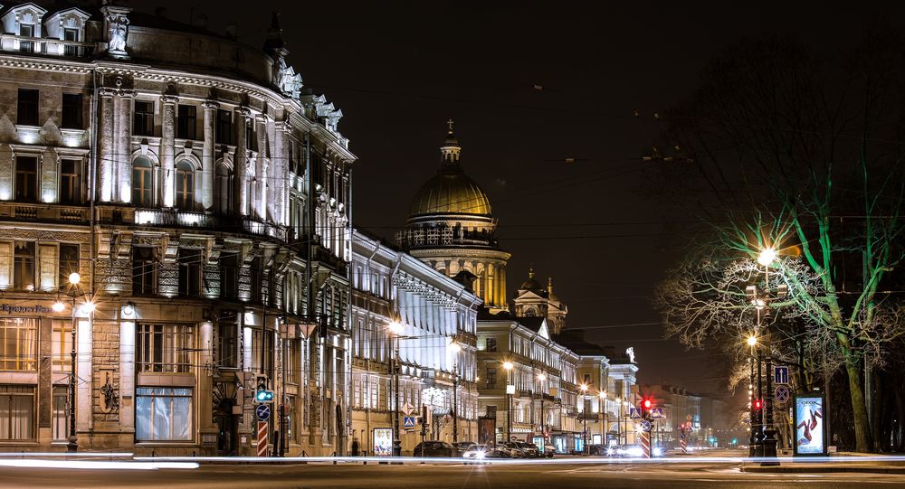 Обои для рабочего стола Ночная подсветка на улице Санкт-Петербурга