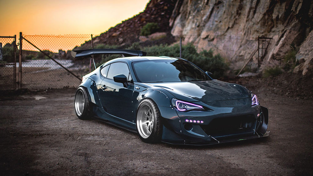 Обои для рабочего стола Голубой Scion FR-S стоит у подножья горы