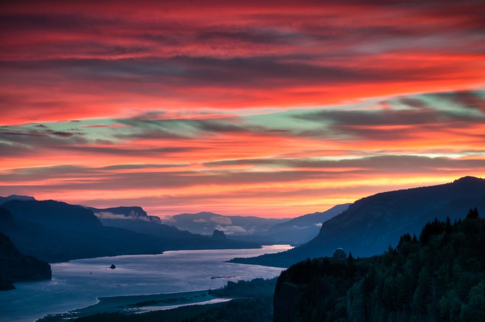 Обои для рабочего стола Восход солнца над Columbia River Gorge в Тихоокеанском Северо-Западе, фотограф Brian Bonham