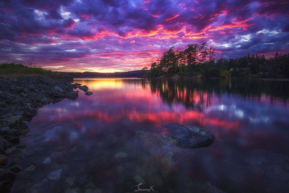 Обои для рабочего стола Облачное небо отражается в воде, фотограф James Xiang