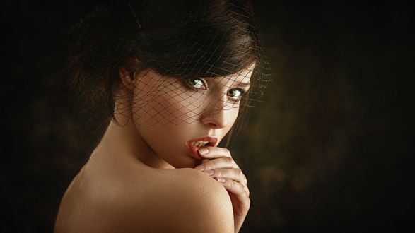 Обои на рабочий стол Девушка с вуалью, фотограф Георгий Чернядьев