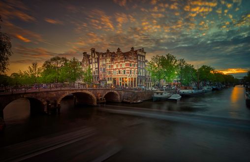 Обои на рабочий стол Вечерний Amsterdam / Амстердам, мост через канал, фотограф Remo Scarfо