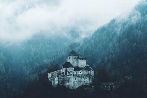 Обои на рабочий стол Moody Castle / Замок Муди, фотограф Daniel Casson