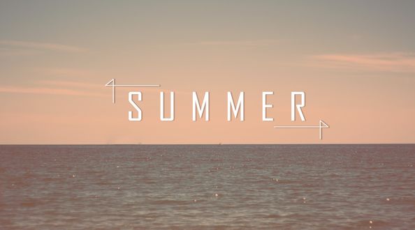 Обои на рабочий стол Слово Summer / Лето на фоне вечернего неба и моря
