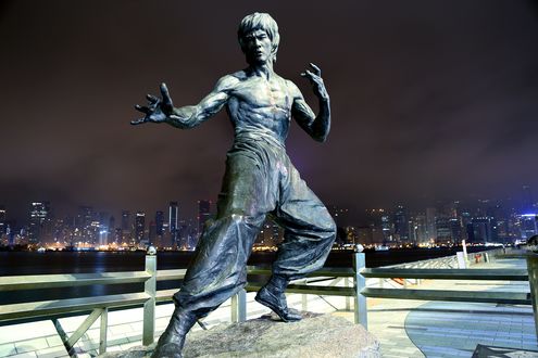 Обои на рабочий стол Скульптура актера Брюс Ли / Bruce Lee, Hong Kong / Гон-Конг, China / Китай