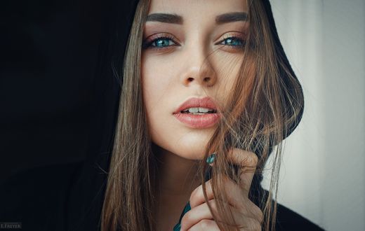 Обои на рабочий стол Красивая модель Тоня, фотограф Evgeny Freyer