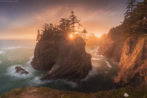 Обои на рабочий стол Волшебный остров на побережье Oregon / Орегона, фотограф Daniel Kordan